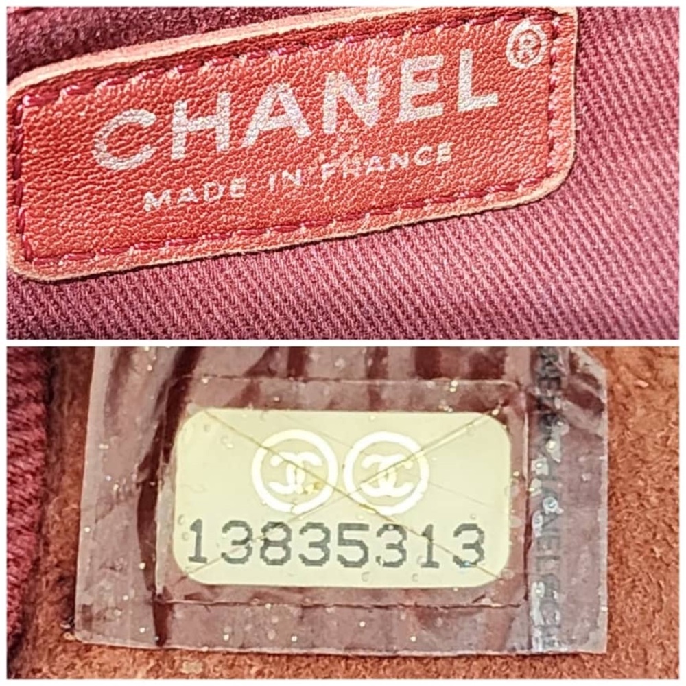 CHANEL Black Leather Shoulder Bag - Picture 6 of 16